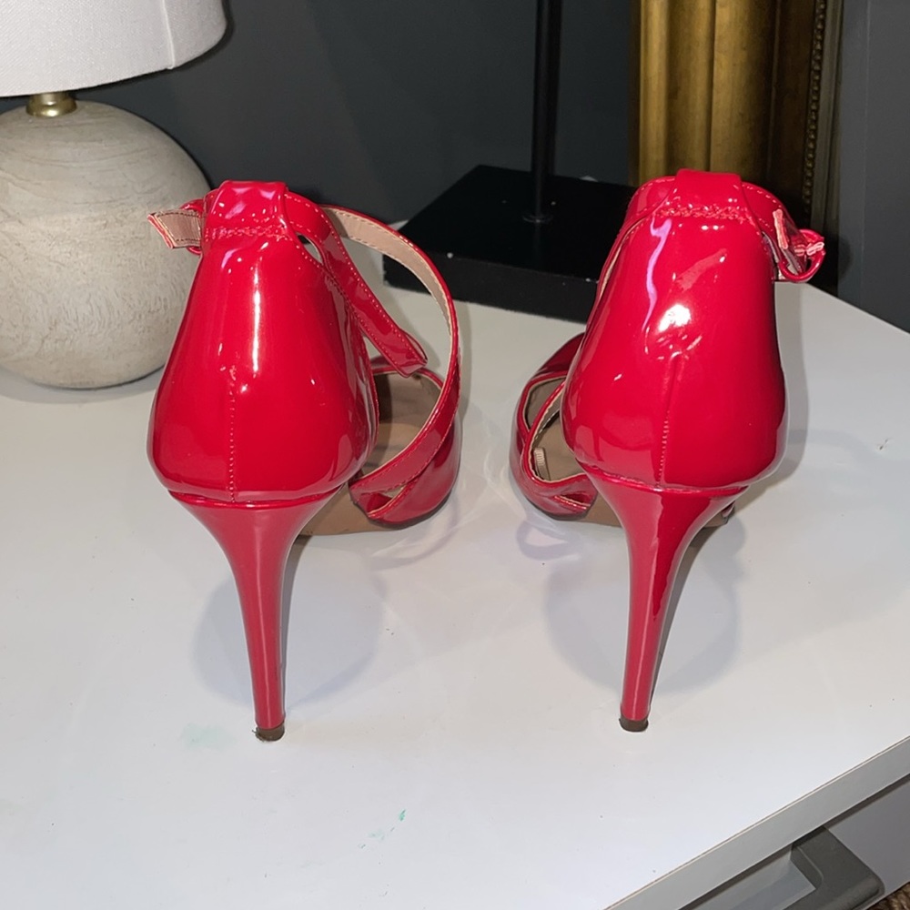 Madden Girl Red Patent Heels w/ Ankle Crossover Detail 8.5. Like New! - Picture 3 of 3